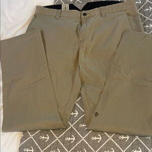 Volcom Men's Khaki pants 36 x 33 location b1